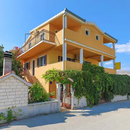 2 Bedroom Lovely In Okrug Donji *